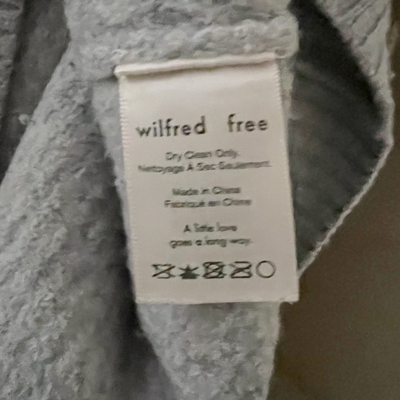 Aritzia Wilfred free sweater - Picture 5 of 5